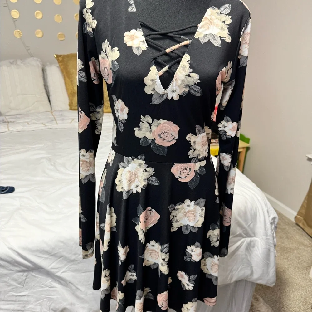J for Justify Black Floral Criss-Cross Skater Dress L - Picture 1 of 4